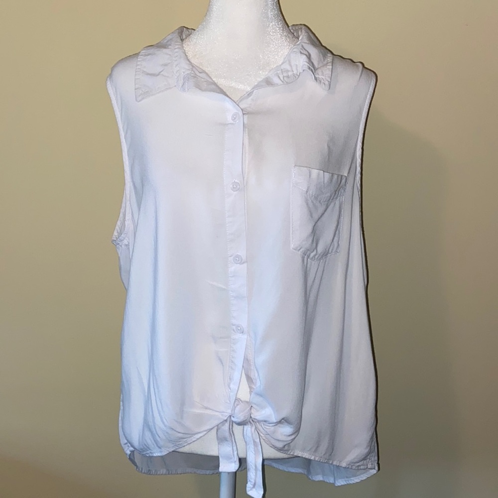 Summer botton down sleeveless shirt
